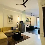 Bluo Classic Studio - Green Park Hauz Khas Village