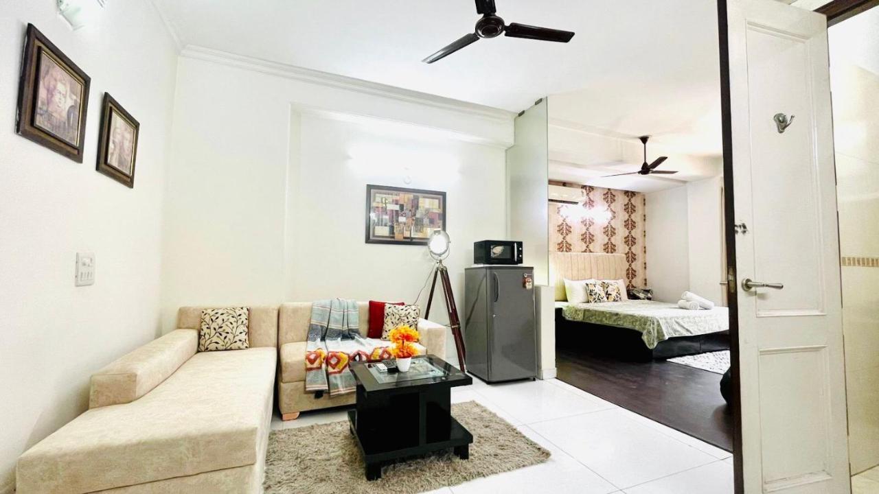 Bluo Classic - Park Hauz Khas Village Apartment