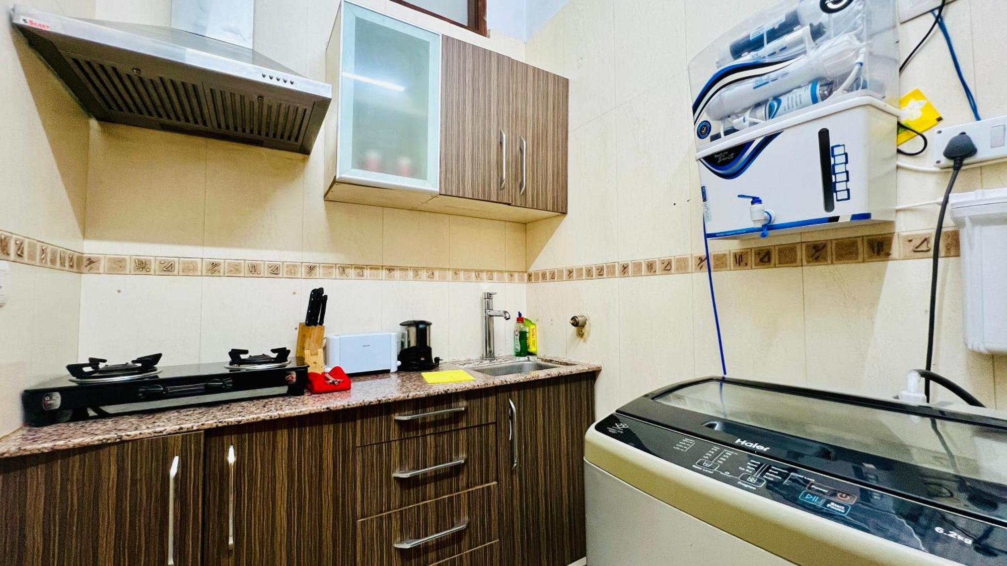 Bluo Classic - Park Hauz Khas Village Apartment New Delhi