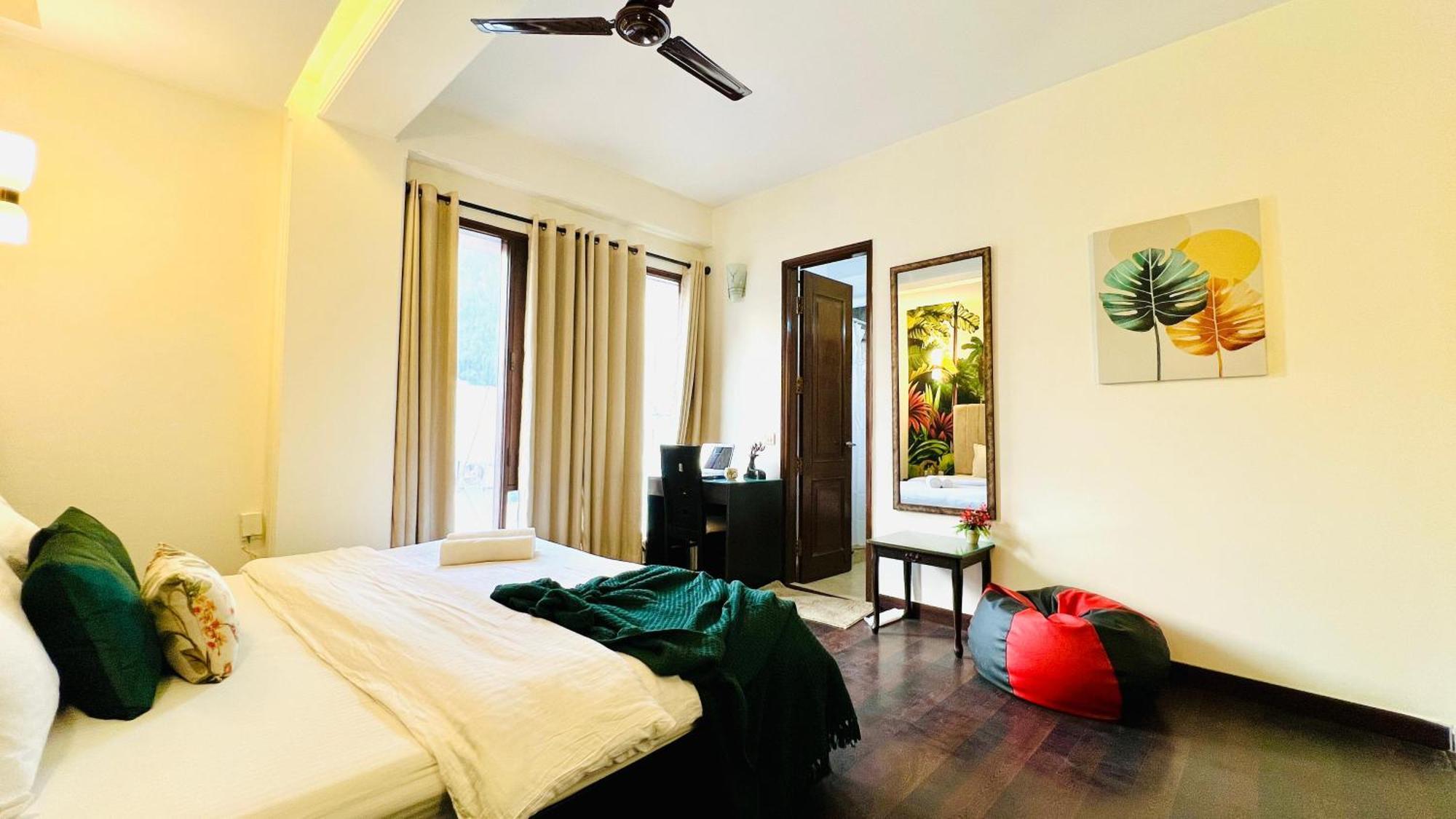 Bluo Classic - Park Hauz Khas Village *