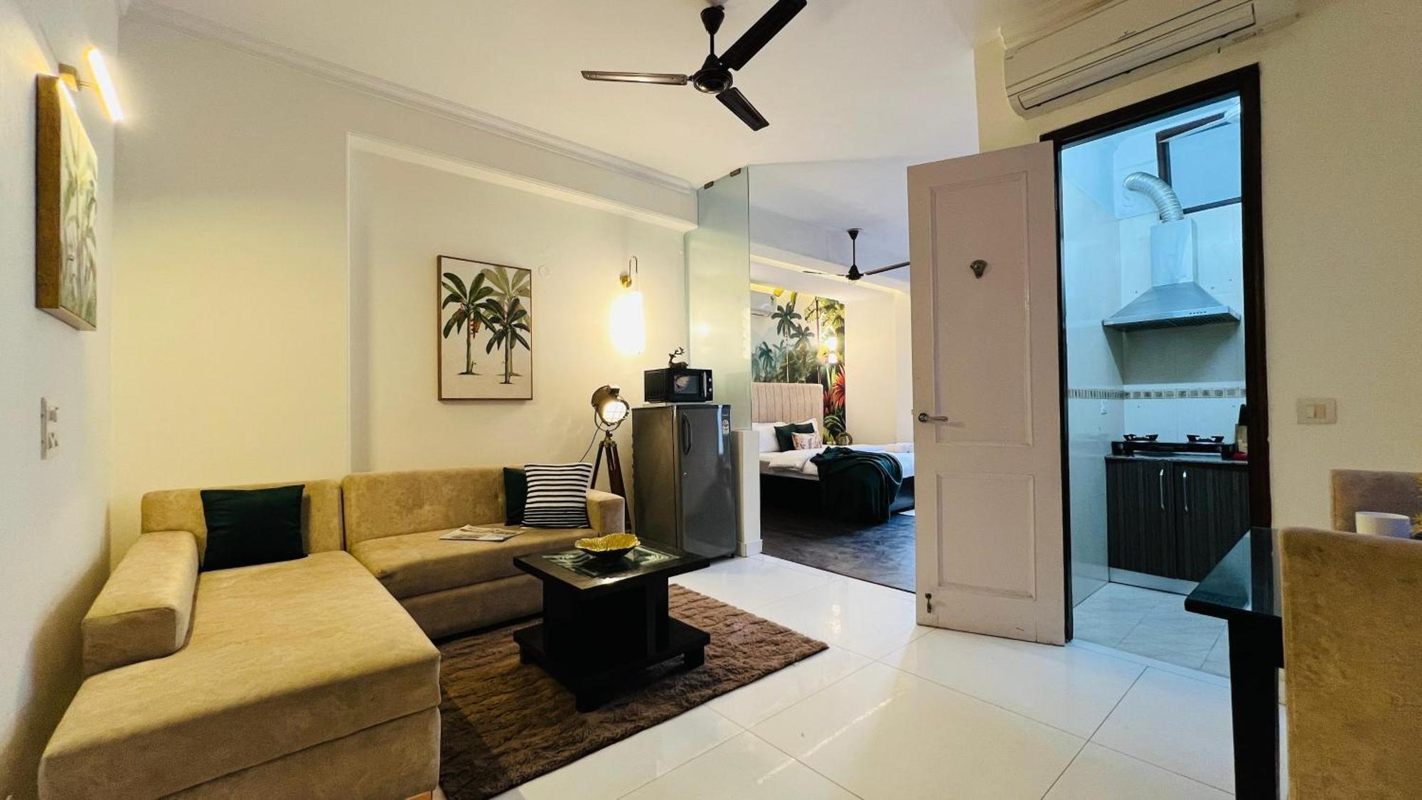 Bluo Classic - Park Hauz Khas Village * New Delhi